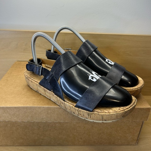 Korks Black Leather Cork Footbed Sandals sz 9M w/ 1 1/4" Heel (S1389) - Picture 3 of 11